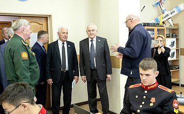 В рамках выездного заседания Комитета СФ по обороне и безопасности сенаторы посетили Екатеринбургское суворовское военное училище)
