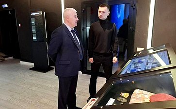 Сергей Мартынов подарил Книгу памяти музею «Герои отечества» в Йошкар-Оле