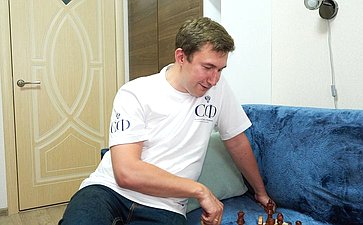 Парламентарии посетили квартиру сопровождаемого проживания, где ознакомились с практикой Ассоциации Родителей Детей-Инвалидов (АРДИ) «СВЕТ»