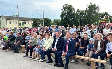 Игорь Мурог вручил награды Совета Федерации жителям Рязанской области