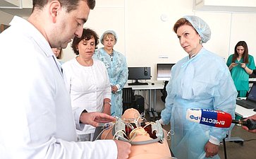 Заместитель Председателя Совета Федерации Инна Святенко посетила отделения ФГБУ «НМИЦ ССХ им. А.Н. Бакулева» Минздрава России