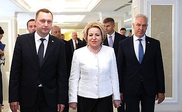 Валентина Матвиенко и Роман Бусаргин осмотрели выставку, посвященную действующим и перспективным проектам развития Саратовской области