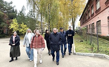 Сенаторы осмотрели площадки, отведенные под реализацию проектов комплексного развития территории и Церковь Иоанна Предтечи в Толчкове