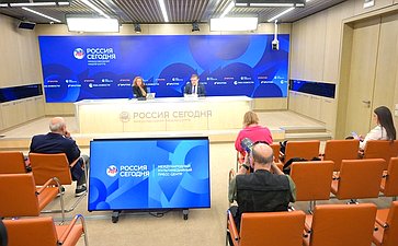 Пресс-конференция председателя Комиссии СФ по защите госсуверенитета и предотвращению вмешательства во внутренние дела РФ, первого заместителя председателя Комитета СФ по международным делам Владимира Джабарова о работе Комиссии в период весенней сессии