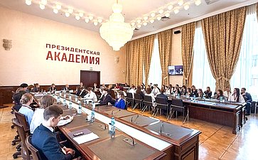 Константин Косачев принял участие в защите выпускных проектов Школы молодого международника Президентской академии