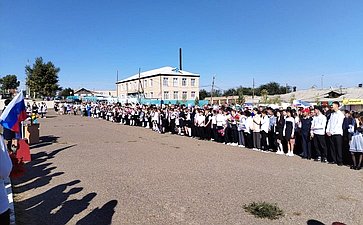 Сергей Михайлов принял участие в торжественных линейках, посвящённых Дню знаний, в школах сел Нижний Цасучей и Верхний Цасучей