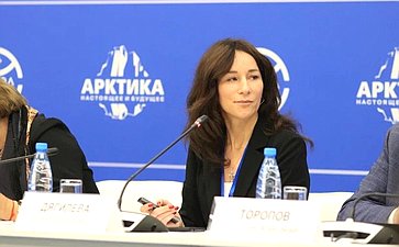 Андрей Хапочкин провел заседание сессии «Homo Arcticus: социальная и демографическая политика в АЗРФ в рамках международного форума «Арктика: настоящее и будущее»
