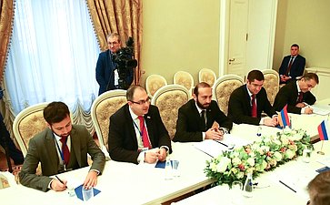 Валентина Матвиенко провела встречу с Председателем Национального собрания Республики Армения Араратом Мирзояном