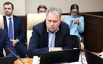 Совещание Комитета СФ по экономической политике «Вопросы увеличения производства автомобилей для оказания услуг такси с учетом требований к уровню их локализации»