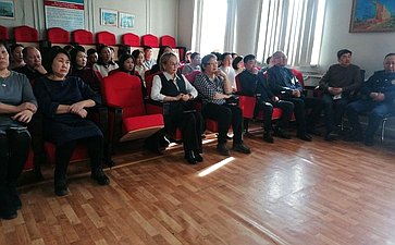 Баир Жамcуев в Агинском встретился с работниками налоговой службы, со студентами и преподавателями средних специальных учебных заведений