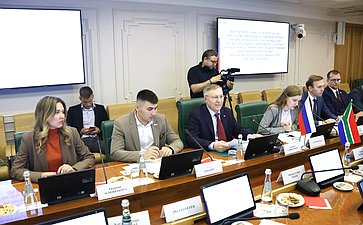 Александр Варфоломеев провел встречу с делегацией Законодательного Собрания Северо-Западной провинции Южно-Африканской Республики при участии Палаты молодых законодателей при Совете Федерации