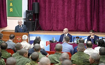 Сенаторы РФ посетили Арташатский пограничный отряд