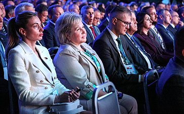 Пленарное заседание ХII Форума регионов России и Беларуси на тему «Молодежь Беларуси и России – наследники Великой Победы и будущее Союзного государства»