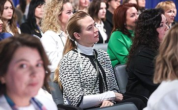Стратегическая сессия «Импульс развития регионов. Женские инициативы» (в рамках Всероссийского женского форума «Женщины: сохраняем традиции – развиваем Россию»)