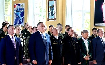 Вместе с губернатором Игорем Бабушкиным сенатор Александр Башкин принял участие в мероприятии по отправке к местам прохождения воинской службы призывников Астраханской области