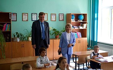 Александр Савин принял участие в торжественной линейке, посвященной Дню знаний
