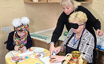 Ольга Бас приняла участие в акции «Попробуй увидеть мир без зрения» в Луганске