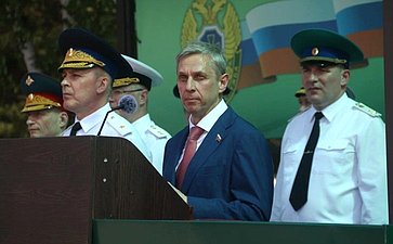 Андрей Серёжников поздравил выпускников Хабаровского пограничного института ФСБ