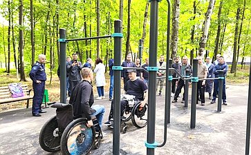 Андрей Хапочкин выступил инициатором проекта создания инклюзивной спортивной площадки для раненых бойцов, проходящих лечение в госпитале им. Н. Н. Бурденко