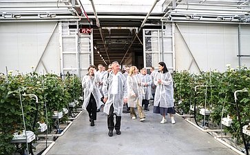 Комитет Совета Федерации по аграрно-продовольственной политике и природопользованию организовал посещение предприятий агропрома Подмосковья для лидеров АПК