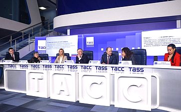 Пресс-конференция, посвященная обсуждению построения единой социальной архитектуры для улучшения качества жизни россиян и приуроченная к V международному форуму социальных технологий «Социо»