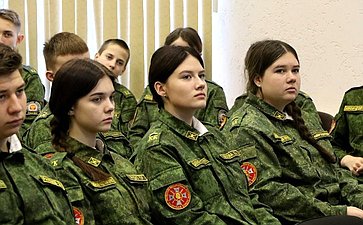 Сенаторы посмотрели фильм о героях СВО вместе с курсантами Смоленского фельдмаршала Кутузова кадетского корпуса