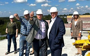 Андрей Шохин осмотрел во Владимирской области ход строительства и реновации общеобразовательных учебных заведений