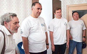 Парламентарии посетили квартиру сопровождаемого проживания, где ознакомились с практикой Ассоциации Родителей Детей-Инвалидов (АРДИ) «СВЕТ»