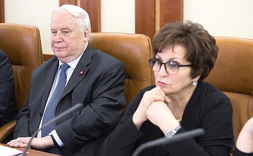 Н. Рыжков и Е. Лахова