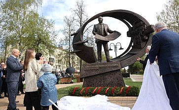 Александр Вайнберг принял участие в открытии памятника нижегородскому кораблестроителю Николаю Сергеевичу Жаркову