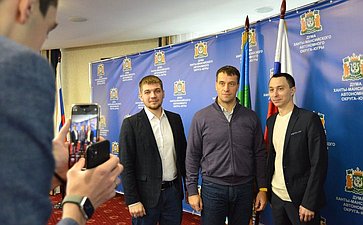 Эдуард Исаков провел встречу с членами регионального Молодежного парламента, участниками Форума молодых парламентариев Уральского федерального округа