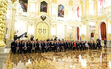 Президент России Владимир Путин провел встречу с сенаторами Российской Федерации