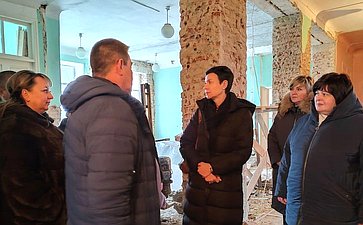 Ирина Рукавишникова проконтролировала ход капитального ремонта школы и провела встречу с педагогическим сообществом