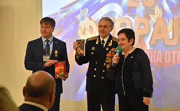 Лариса Мельник приняла участие в праздновании Дня защитника Отечества и годовщины Русской весны