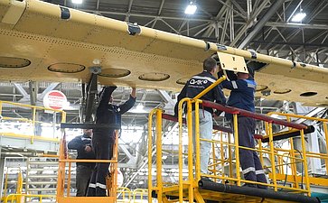 Сенаторы осмотрели цеха Иркутского авиационного завода – Филиала ПАО «Яковлев» и приняли участие в совещании «Перспективы развития гражданской авиации»