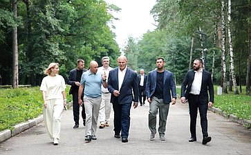 Александр Карелин посетил детский санаторно-оздоровительный комплекс в Липецкой области