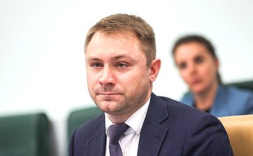Круглый стол Комитета Совета Федерации по социальной политике совместно с Комитетом Совета Федерации по экономической политике «Создание в России федеральных круглогодичных курортов: реализация федерального проекта «Пять морей и озеро Байкал»»