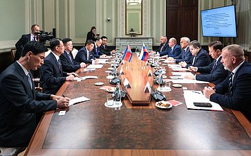 Встреча первого заместителя председателя Комитета СФ по международным делам Владимира Джабарова с руководителем группы содействия развитию корейско-российской дружбы в Верховном народном собрании КНДР Ли Чхолем