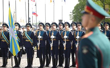 Возложение цветов к памятнику Петру I на Сенатской площади