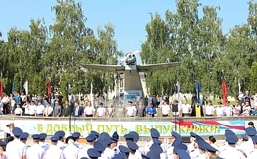 Сергей Рябухин в ходе рабочей поездки в регион принял участие в торжественной церемонии вручения дипломов выпускникам Ульяновского института гражданской авиации имени главного маршала авиации Б.П. Бугаева