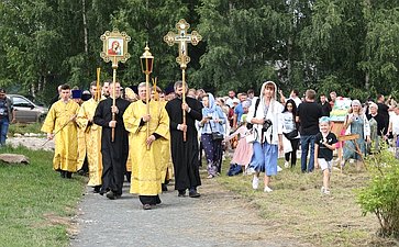 Церемония передачи частицы мощей святого и праведного Феодора Ушакова храму Богоявления-на-Острову