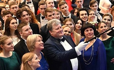 ЛДПР и Институт мировых цивилизаций провели 5-й юбилейный Русский бал в память об основателе партии Владимире Жириновском