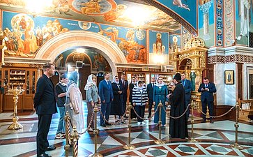 В рамках выездного заседания Комиссии СФ по развитию креативных (творческих) индустрий и народных художественных промыслов в России сенаторы посетили культурно-просветительные и социальные объекты