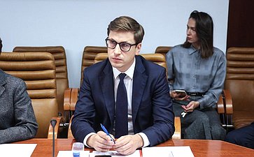 Совещание «О состоянии и перспективах законодательного регулирования привлечения добровольческих (волонтерских) организаций и движений к работе по противодействию коррупции и антикоррупционному просвещению»
