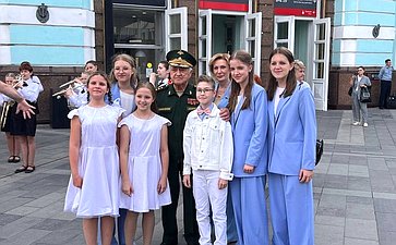 Инна Святенко встретила школьников прибывших в Москву на «Поезде памяти»