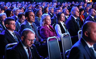 Пленарное заседание ХII Форума регионов России и Беларуси на тему «Молодежь Беларуси и России – наследники Великой Победы и будущее Союзного государства»