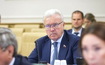 Александр Усс