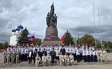 Ольга Бас посетила Зал Славы музея «Молодой гвардии» ЛНР
