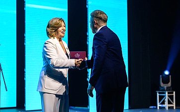 Марина Сидухина поздравила коллектив международного аэропорта Курумоч с Днем Воздушного флота России и 10-летием нового аэровокзального комплекса
