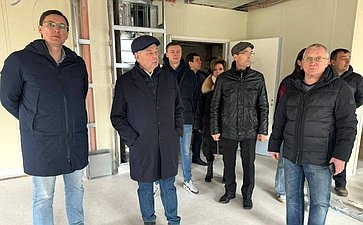 Анатолий Артамонов в рамках рабочей поездки в Кисловодск совместно с главой города Евгением Моисеевым посетил ряд стройплощадок